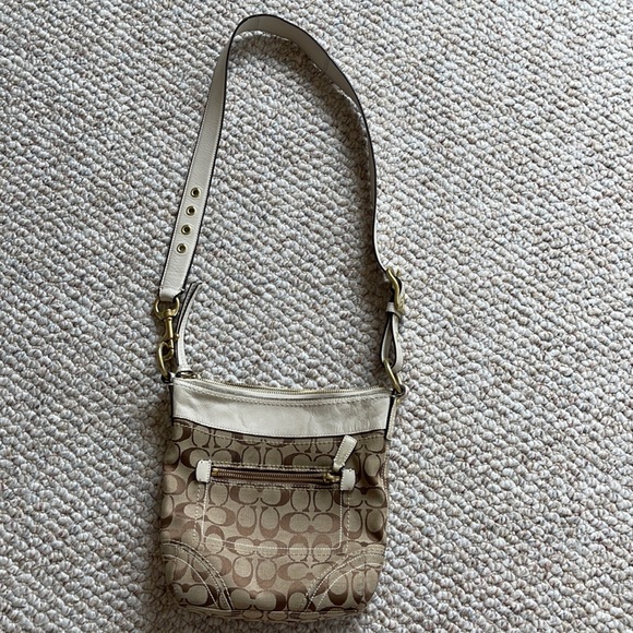 Coach Handbags - Coach crossbody purse